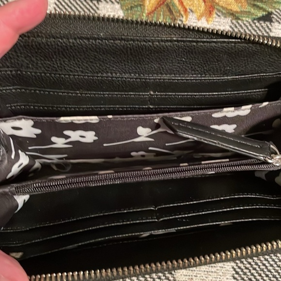 Jenna Kator black zippered 3 compartment wallet - Picture 4 of 7